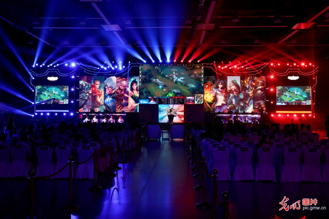 了他的肩上 了他的肩上